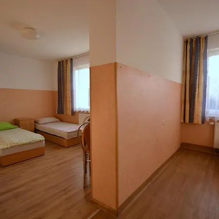 Jasmin Baza Noclegowa - Pracownicze 招待所 *