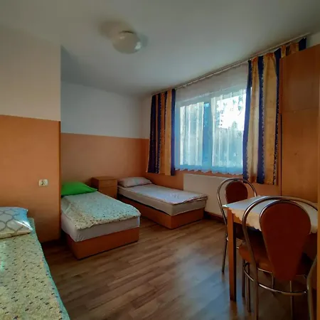 Jasmin Baza Noclegowa - Pracownicze 招待所 乌斯特卡