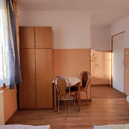 Jasmin Baza Noclegowa - Pracownicze 招待所 *